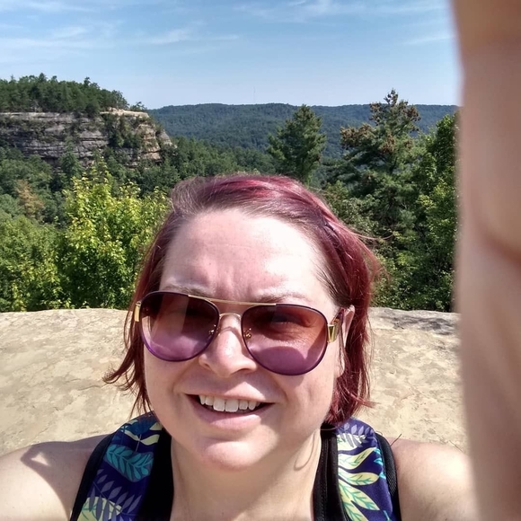 Meet your Posher, Tara - Picture 1 of 1